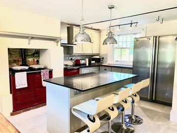 Holiday Rental for 22 People in Hellingly, East Sussex, Photo 2
