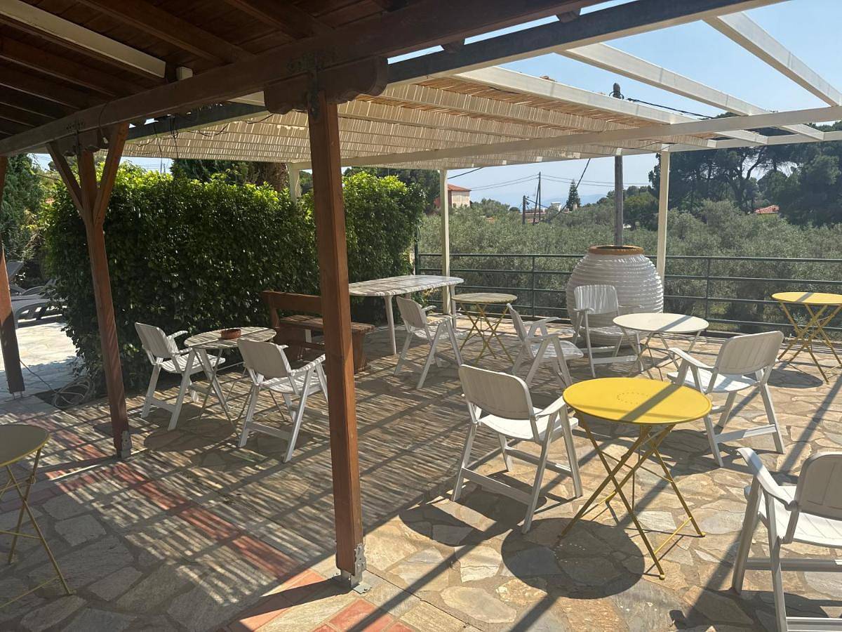 Esperos Apartments&Studios in Troulos, Sporades