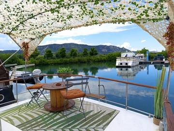 Bateau pour 3 personnes, avec terrasse et vue dans Auvergne-Rhône-Alpes