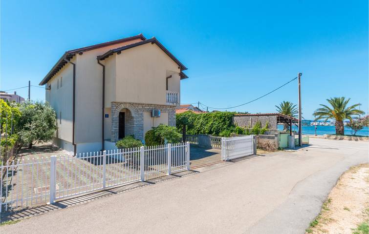 Ferienhaus für 10 Personen, mit Terrasse in Bibinje - 2