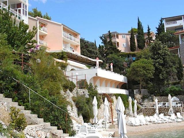 Bed and Breakfast für 4 Personen, mit Terrasse und Pool sowie Garten und Ausblick, mit Haustier - 1