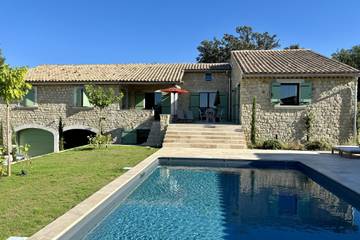 Maison de campagne pour 11 personnes, avec jardin et piscine à Lauris
