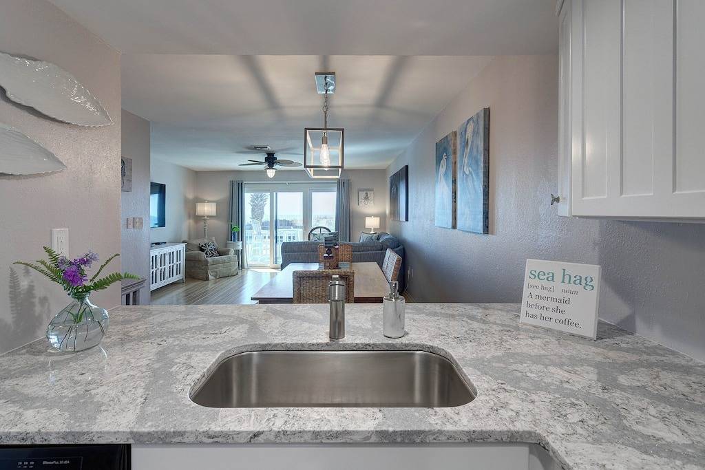 Walton Dunes 7, Beachfront, Private Beach. 2 Chair/1 Umbrella Set up Included. in Emerald Coast