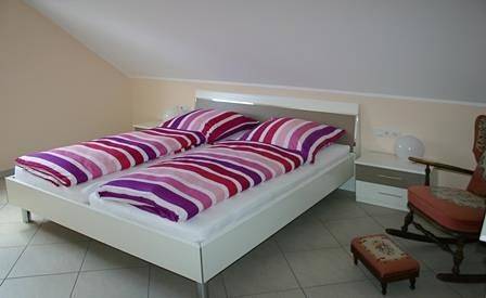 Ganze Ferienwohnung, 4-Bett-Ferienwohnung mit Balkon in Gerolstein, Vulkaneifel