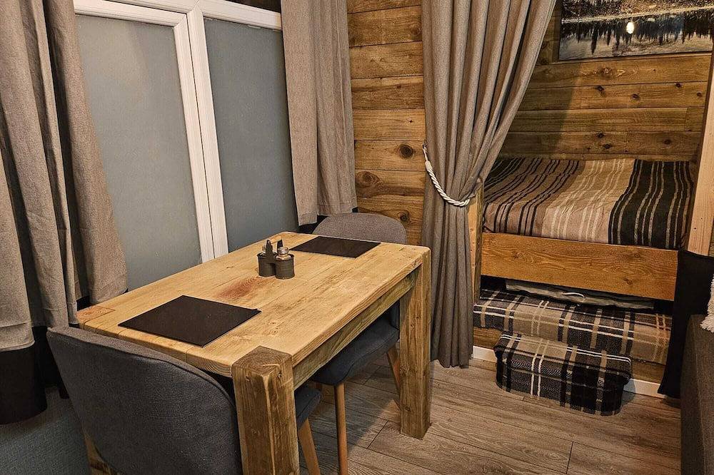 The Cabin in Swanwick in Swanwick, Derbyshire