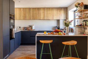 Vacation Rental for 9 Guests in Bristol, South West England, Picture 2