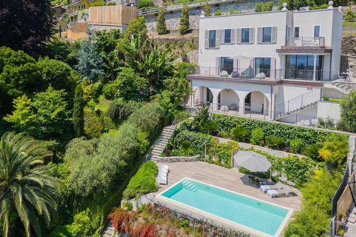 Ferienhaus für 6 Personen, mit Seeblick und Terrasse sowie Pool und Sauna