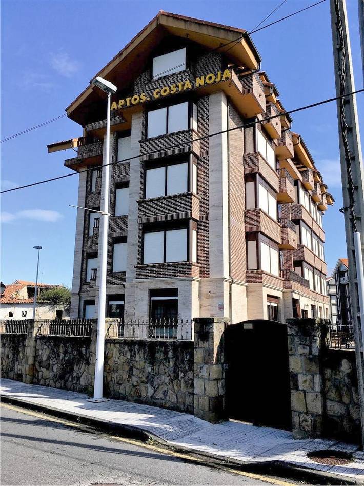 Apartamento para 4 personas, con jacuzzi además de jardín y piscina, Familias con niños en Noja
