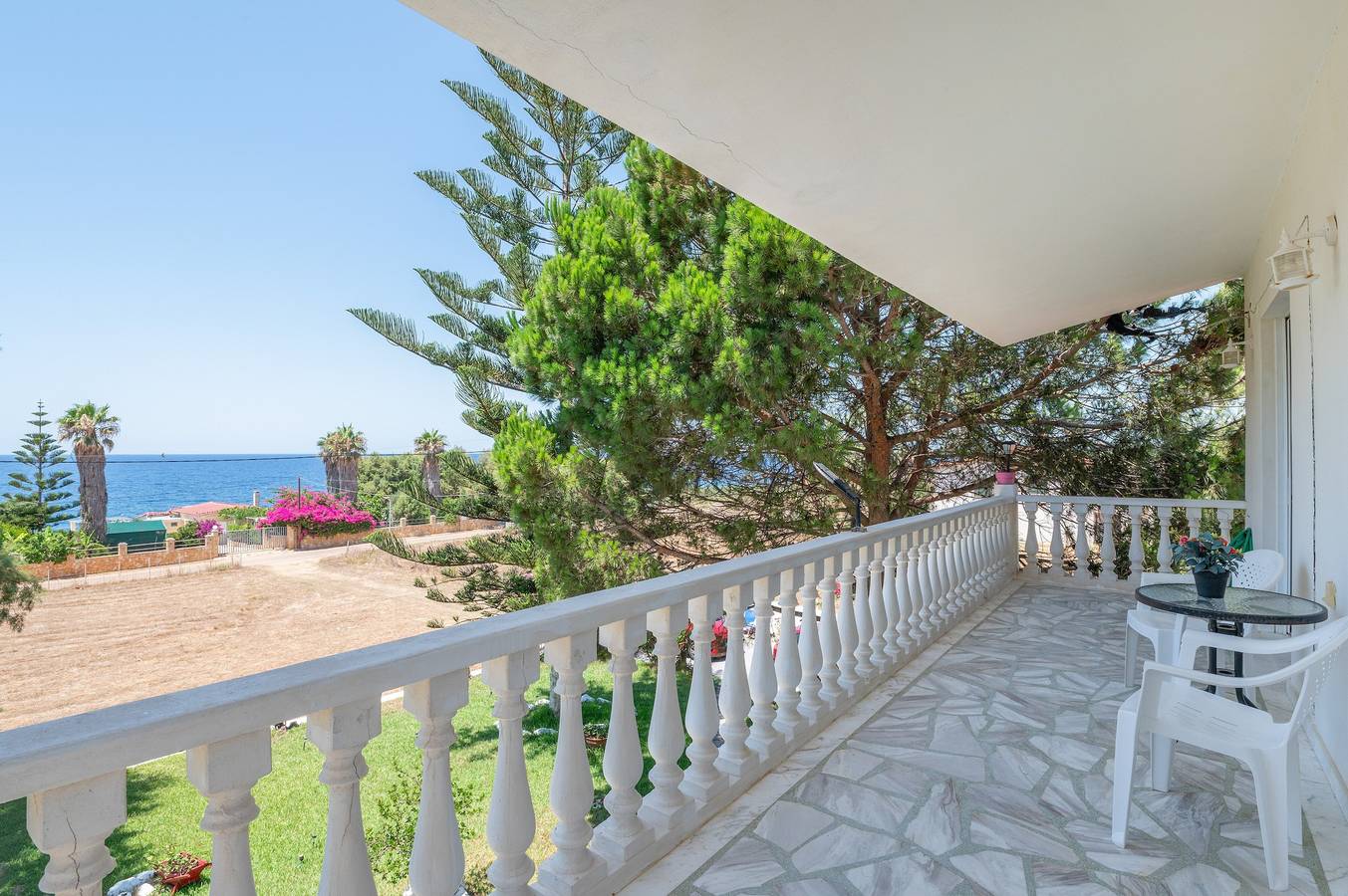 Ganze Wohnung, Apartment „Haus mit Meerblick“ mit Meerblick, privater Terrasse und Wlan in Golf von Kyparissia