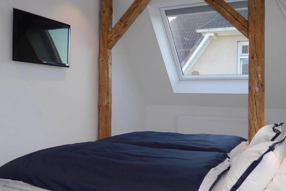 Ganze Wohnung, Ferienwohnung Kiel - Kanalblick - Appartement/Fewo, Dusche, Wc in Holtenau, Kiel