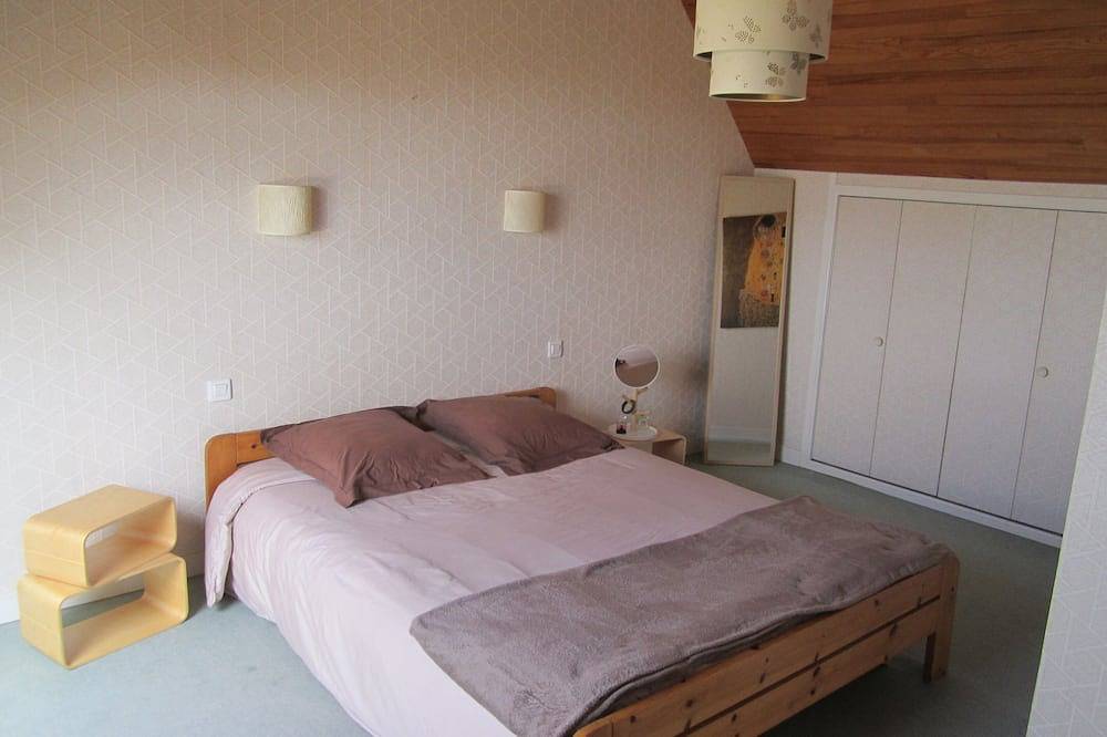 Jolie maison à 100 m de la belle plage de Sainte-Marguerite et du in Landéda, Région de Brest