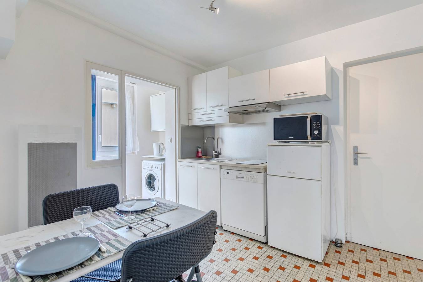 Apartamento entero, Apartamento «Les Landes» con terraza y jardín compartidos y Wi-Fi in Saint-Quay-Portrieux, Côte de Goëlo