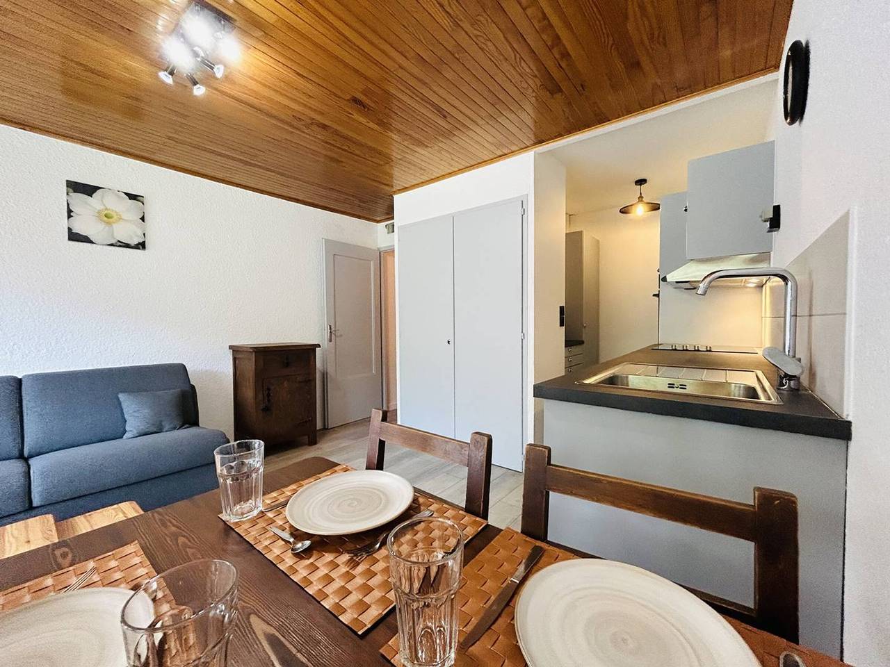 Apartamento entero, Estudio renovado con balcón y vista a la montaña, cerca de pistas y tiendas in La Salle les Alpes, Serre Chevalier