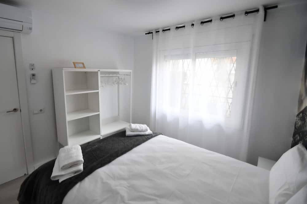 Entire apartment, Apartment 2 rooms and magnificent terrace in Castelldefels, Baix Llobregat