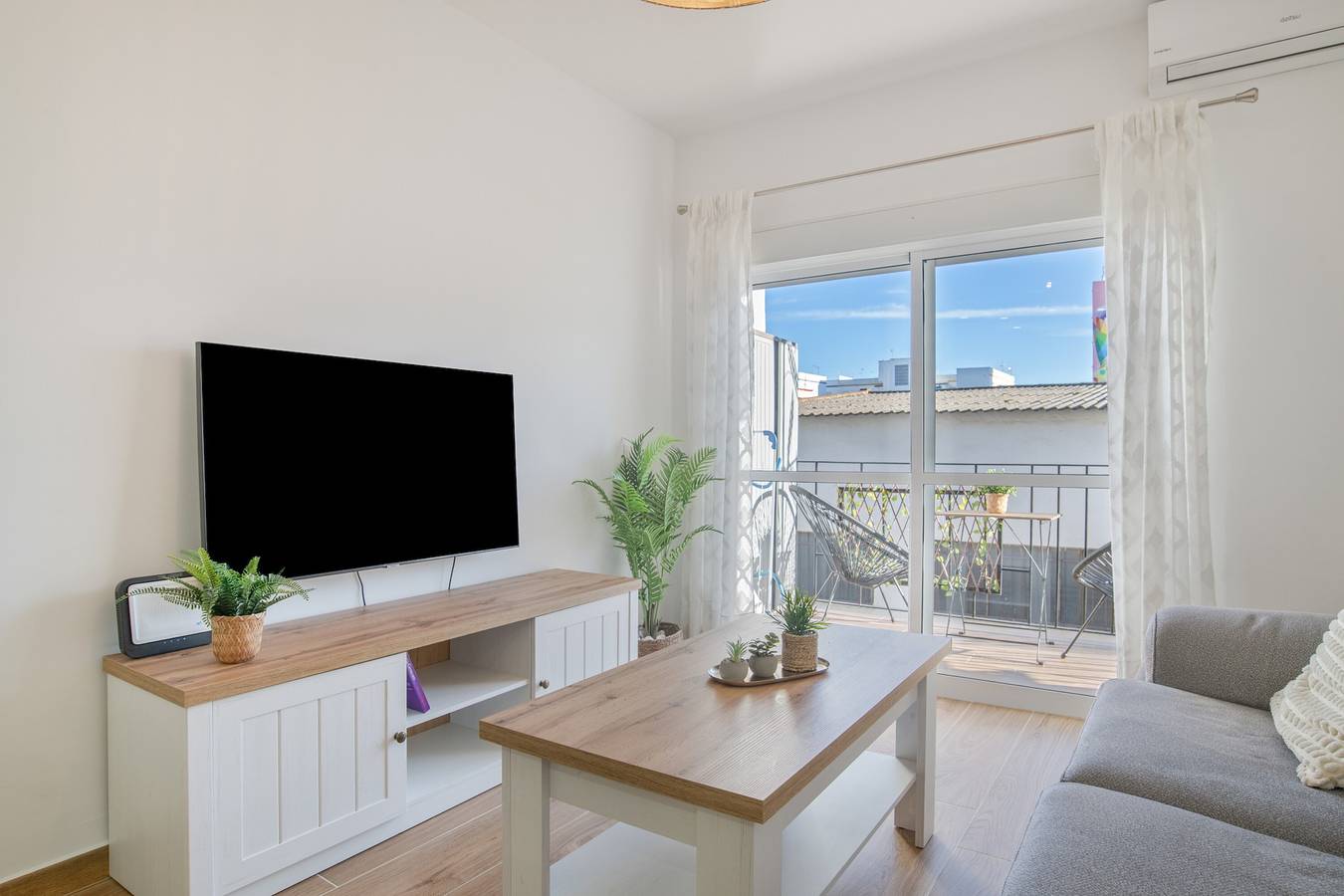 Entire apartment, Apartment 'La Perla De Ronda' with Balcony, Wi-Fi and Air Conditioning in Ronda, Málaga Province