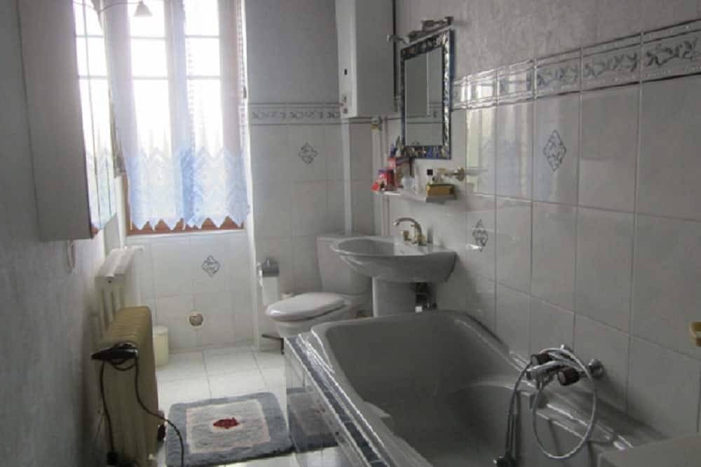 Appartement entier, Gite Chez Xavier     2 Pieces Terrasse   Premier Etage Haguenau in Haguenau, Nord de l'Alsace