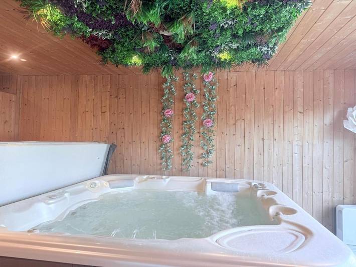 Gîte pour 2 personnes, avec sauna ainsi que jardin et vue, animaux acceptés à Gapennes