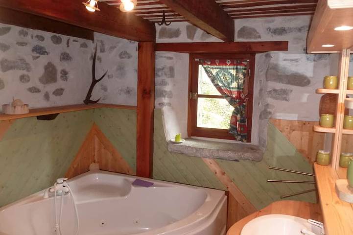 Gîte pour 5 personnes, avec Balcon ainsi que Jacuzzi et Jardin à Colmars - 3