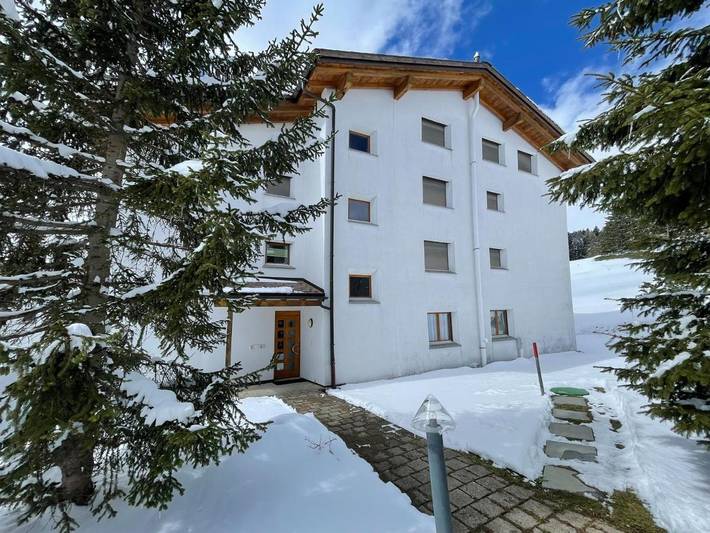 Ferienwohnung für 4 Personen, mit Balkon und Garten in Valbella