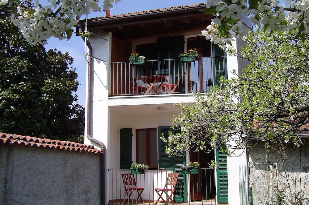 Helles Haus in der Nähe des Sees in Verbania, Comune di Verbania