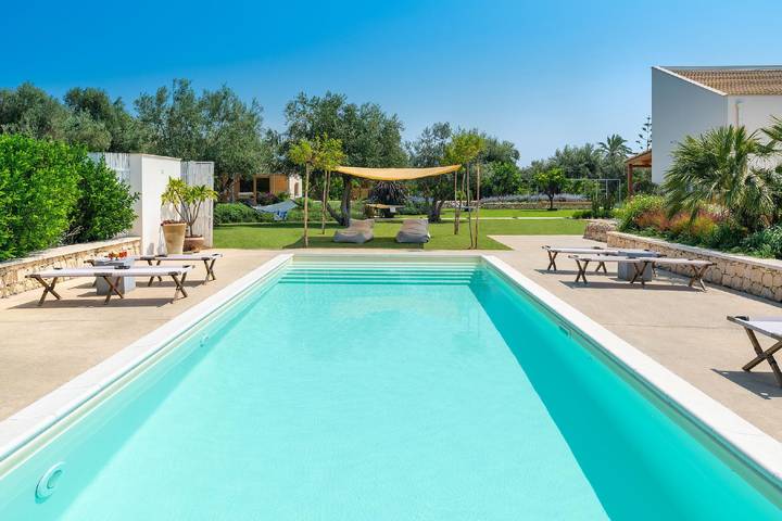 Glamping per 12 persone, con piscina e giardino nonché terrazza ad Avola