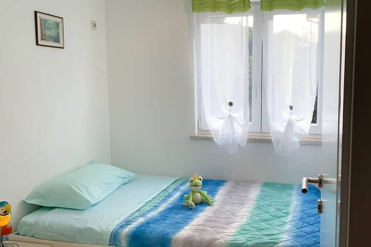 Ganze Wohnung, Helle Wohnung mit Terrasse -3 Personen in Crni molo, Crikvenica