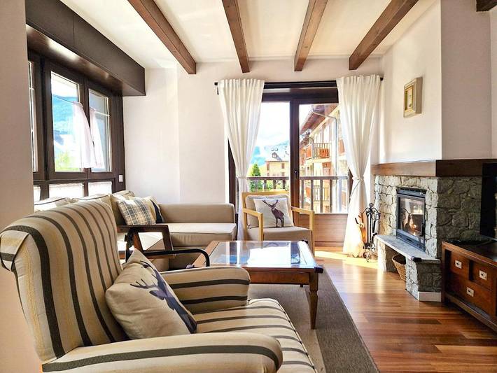 Casa rural para 5 personas, con vistas y terraza en Esterri de Aneu