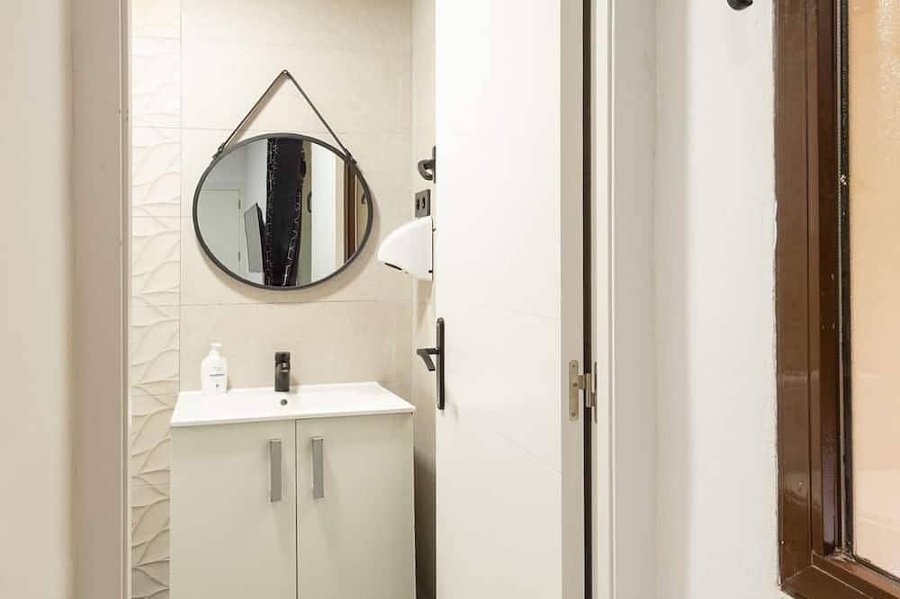 Cozy Double Room with Bathroom Gran Via | R134 in Centro (Madrid), Madrid