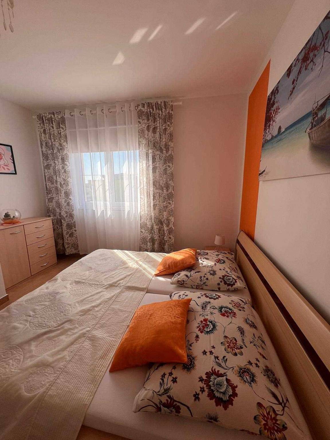 Ganze Wohnung, 2 bedroom apartment Milenko 3 in apartment house in Vodice, Šibenik-Knin