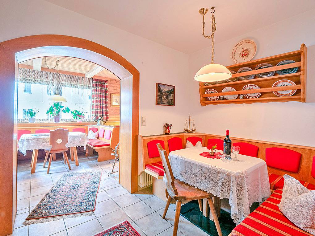 Entire holiday apartment, Holiday apartment for 6 people with balcony in Zell am Ziller, Tirolean lowland region