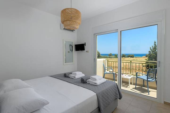 Maison joliment meublée dans un endroit calme avec piscine chauffée et vue sur la mer in Gennadi, Rhodes