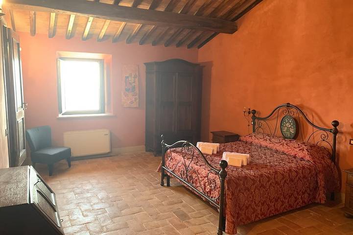 Villa offering a magnificent view of Lake Trasimeno and featuring a large panoramic pool in Lisciano Niccone, Valtiberina