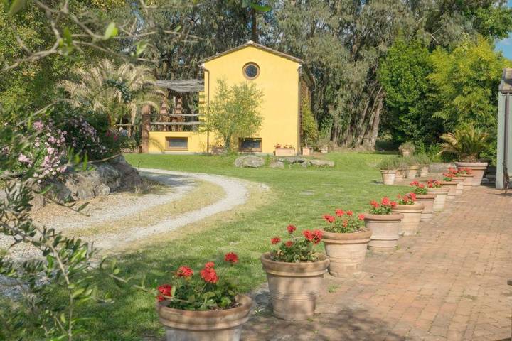 Maison de campagne pour 4 personnes, avec jardin ainsi que piscine et vue à Sarzana - 2