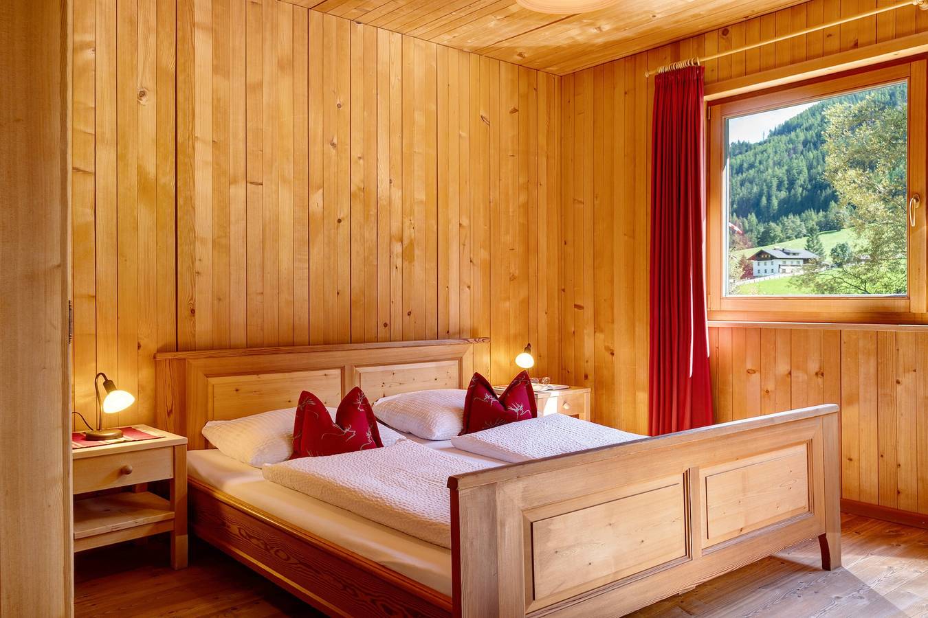 Ganze Wohnung, Ferienwohnung 'Naturidyll Mitterbach Apt Solis' mit Bergblick, Gemeinschaftsgarten und Wi-Fi in Weissenbach (Ahrntal), Ahrntal