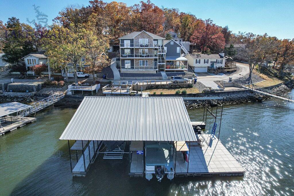 Bare Feet Retreat! Swim Dock, 5 Decks, Elevator, Gaming Room, Bagnell Dam Strip! in Lake Ozark, Lake of the Ozarks
