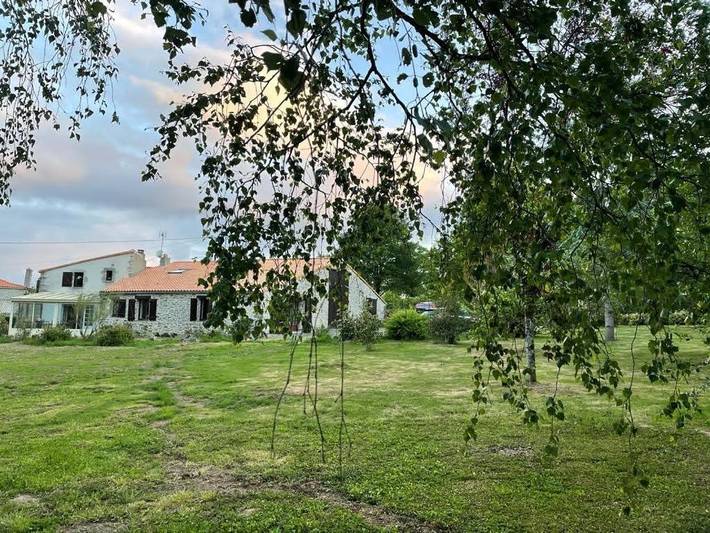 Location de vacances pour 2 personnes, avec jardin et vue, animaux acceptés à Saint-Étienne-du-Bois - 3