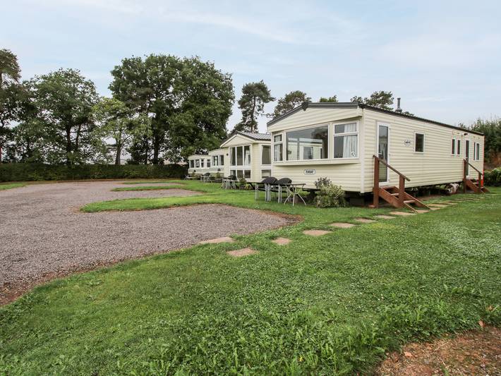 Caravan for 8 people, with Garden in West Midlands