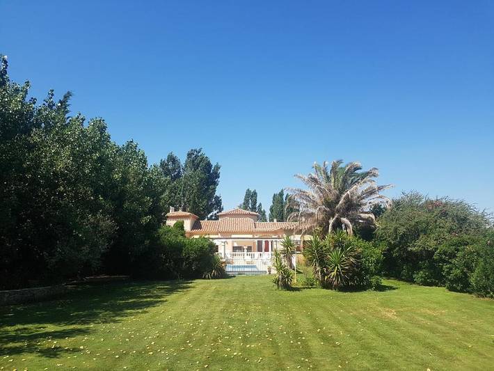 Maison d’hôte pour 2 personnes, avec terrasse et jardin ainsi que vue et piscine