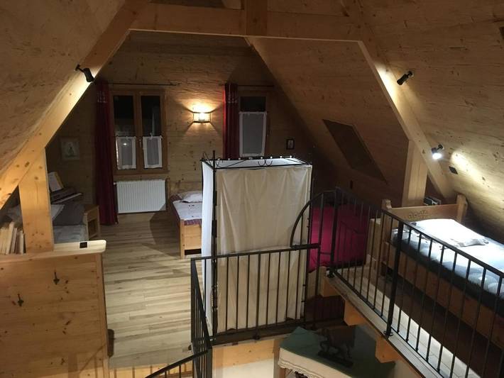 Chambre d’hôte pour 9 personnes, avec Balcon et Terrasse ainsi que Jardin et Vue