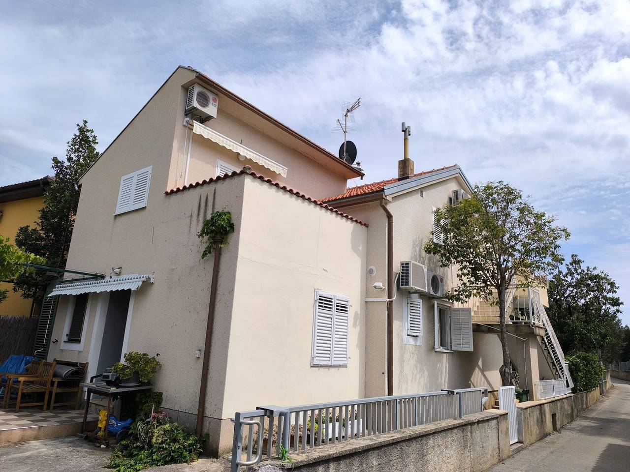 Für 3 Personen  + 1 Kind ca. 68 m² in Žaboric, Dalmatien (Gespanschaft Sib in Žaborić, Šibenik-Knin