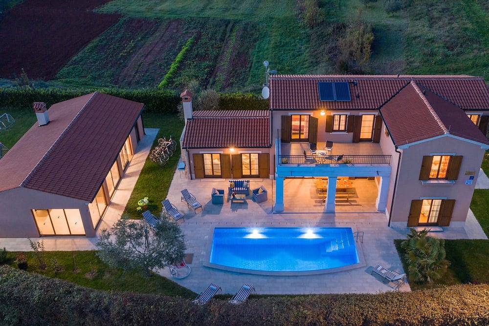 5-sterren villa, prachtig uitzicht, 50m2 zwembad, 1000 m2 land in Barban, Zuidkust Istrië