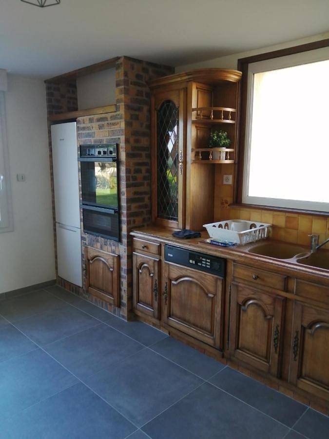 Three-Bedroom House in Bricqueville-sur-Mer, Région de Coutances
