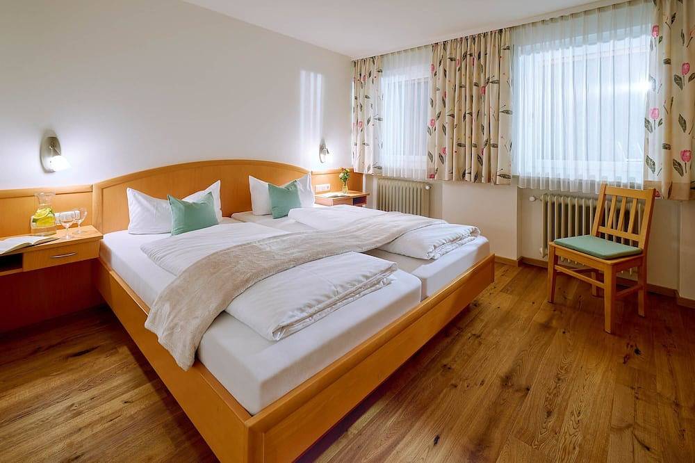 Ganze Wohnung, Ferienwohnung Glockenblume, bis 2 Personen, Obergeschoss, 45 qm in Waging am See, Rupertiwinkel