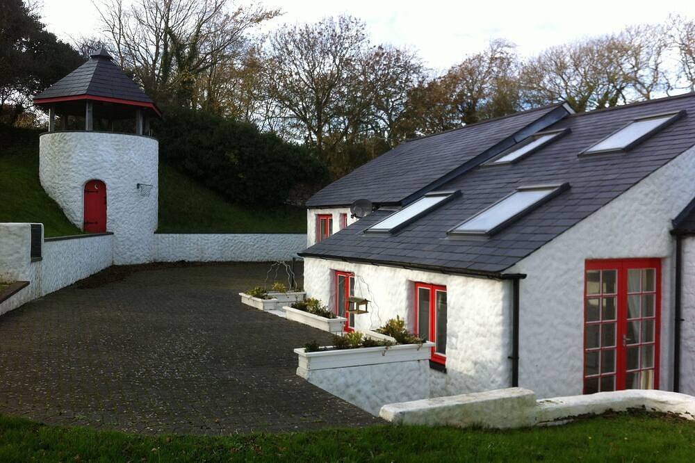 High quality and luxurious barn conversion close to the sea in Freshwater East, Pembrokeshire