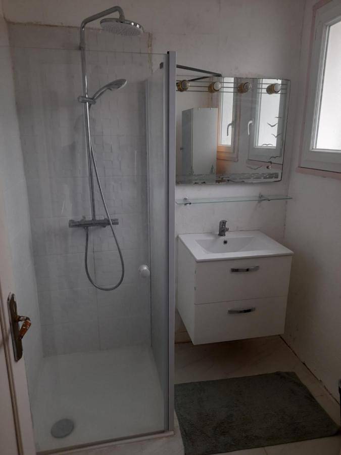 Gîte pour 3 personnes, avec vue sur le lac et jardin ainsi que terrasse et vue à La Machine - 3