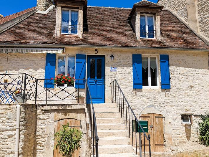 Gîte pour 5 personnes, avec terrasse dans Yonne
