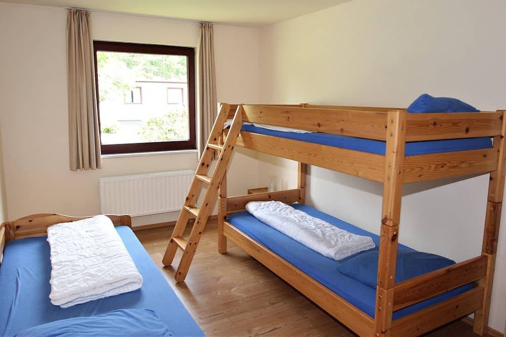 Ferienhaus in Fassberg mit Gemeinschaftspool in Faßberg, Naturpark Südheide