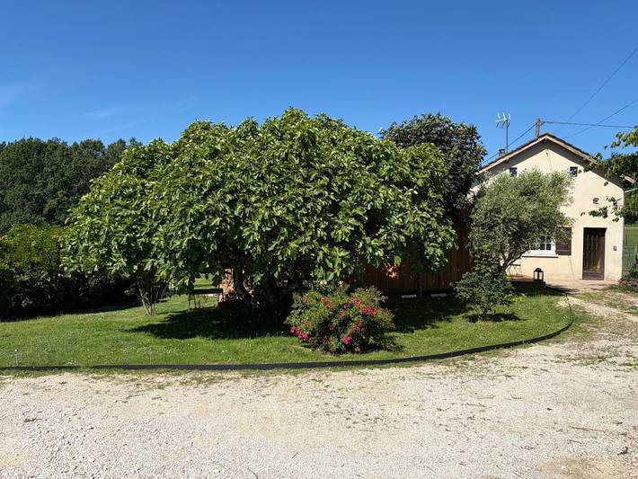 Location de vacances pour 6 personnes, avec Terrasse et Jardin ainsi que Piscine et Sauna à Monfaucon - 2