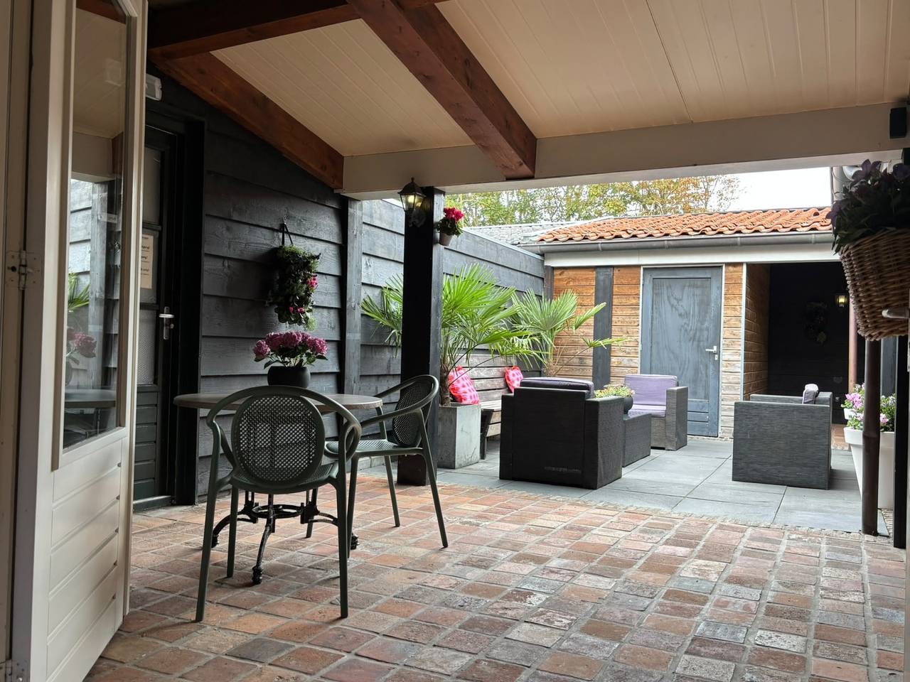 Estudio entero, Cozy 2-person studio with private parking, located in Domburg, Zeeland in Domburgo, Walcheren
