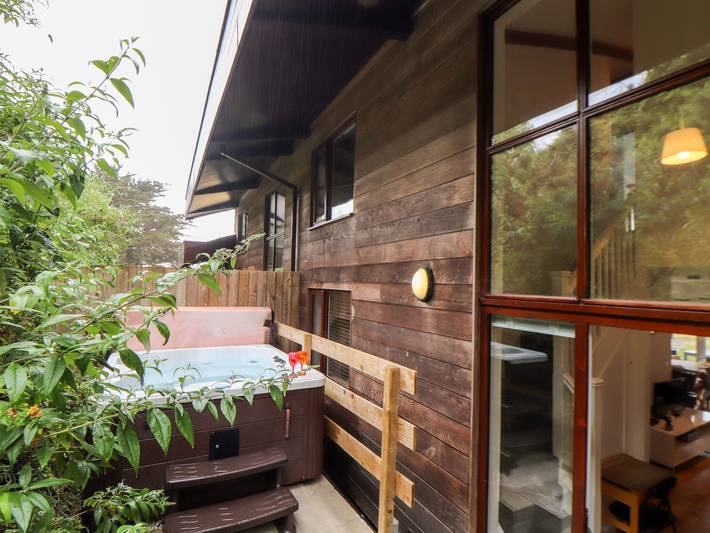 Holiday home for 8 people, with garden in St Agnes